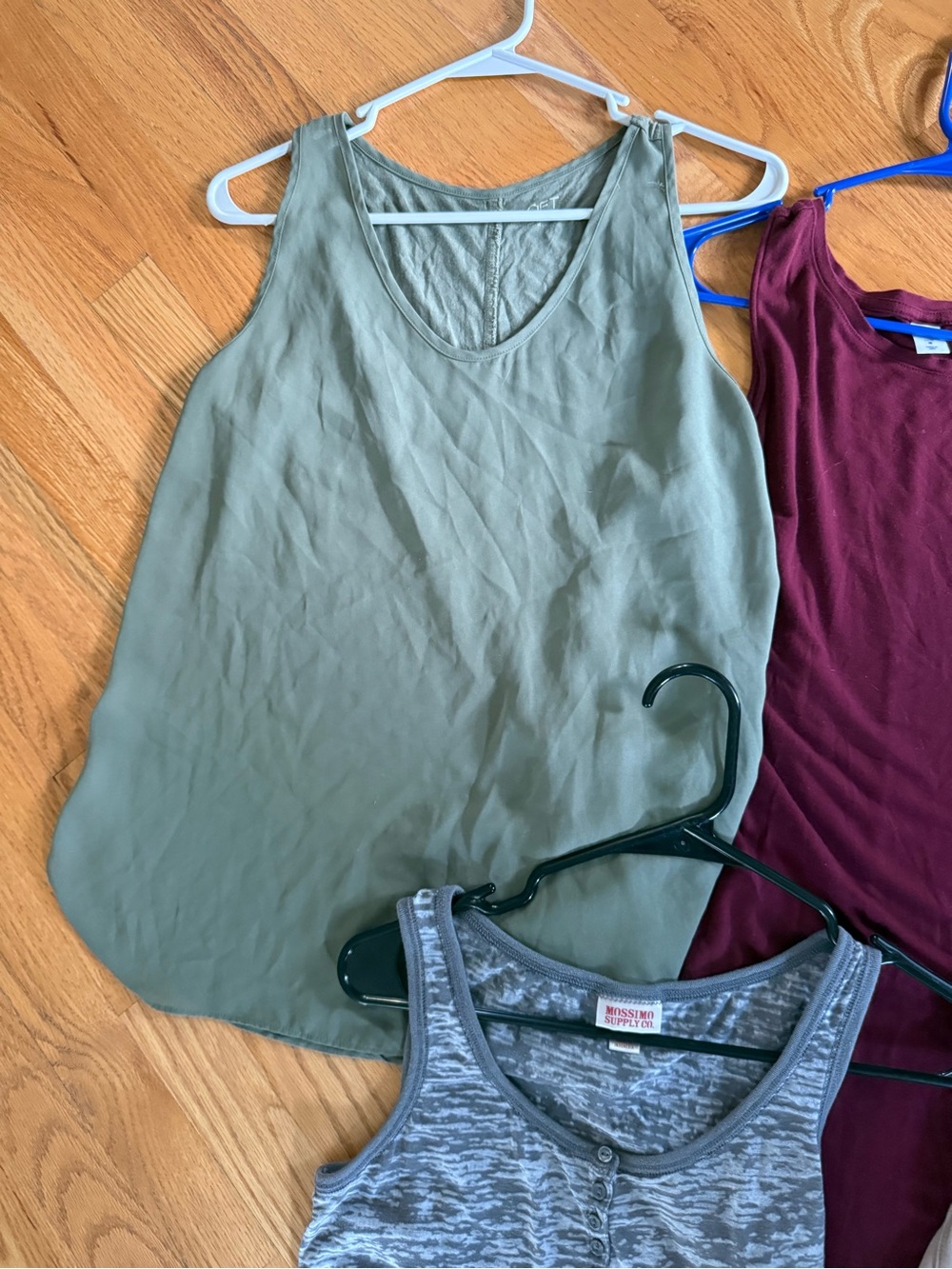 Women’s medium shirt bundle - Picture 6 of 7